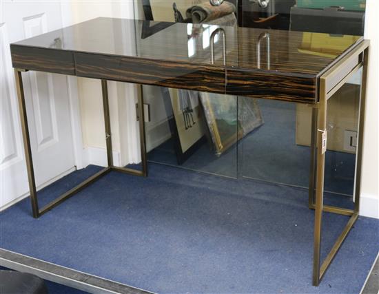A stylish Italian desk W.125cm